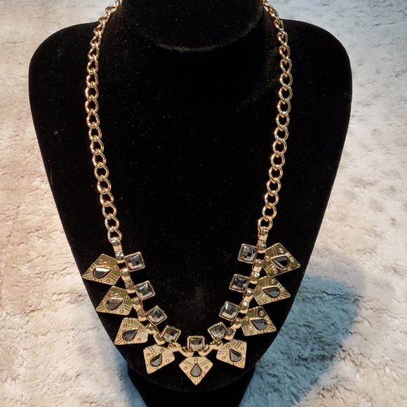 Jewelry - Boutique Gold Tone and Black Stone Necklace